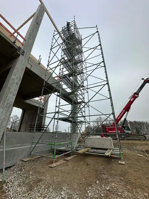 Schodisková veža a lešenie – GerüstBau JS (57)